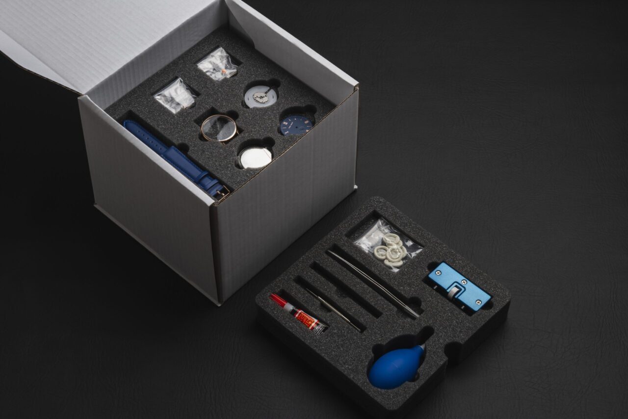 Quartz Watchmaking Kit – Black & White - Image 6